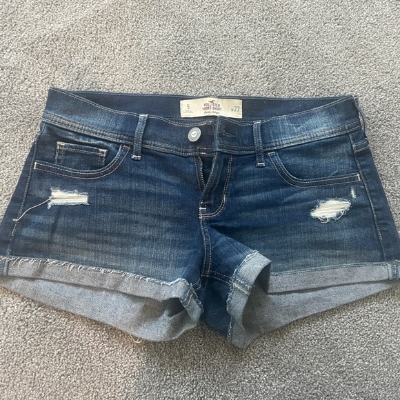Hollister size 5 low rise shorts - Picture 1 of 2